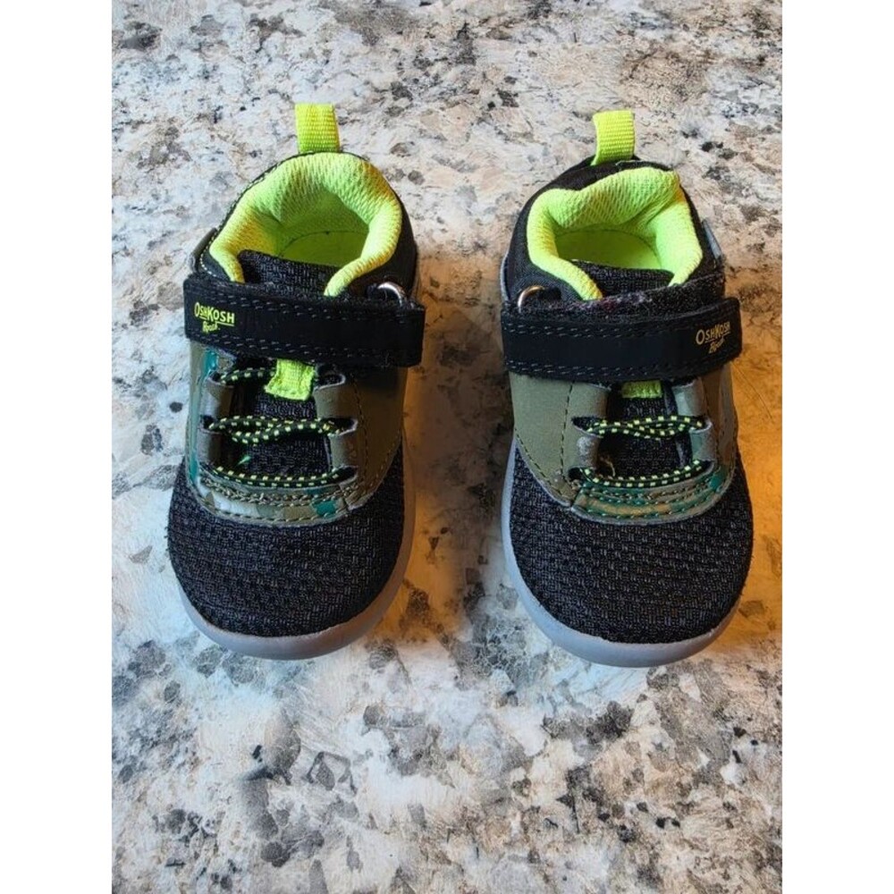 Toddler Boys Camo & Neon Green Sneakers (Size 5M)